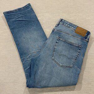 American Eagle Jeans Mens 34 x 32 Relaxed Fit Straight Leg Medium Wash Denim